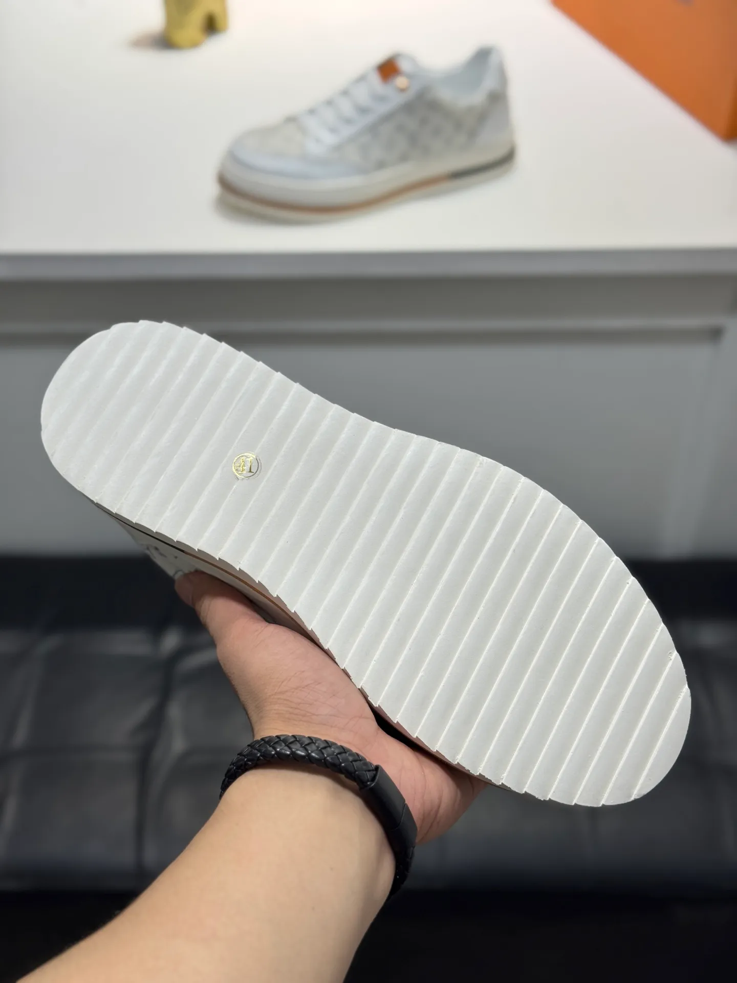 Men's shoes 💰400 [New style] 🌂🌂Top original order - Louis Vuitton®️ Trendy and fashionable yet low-key men's casual shoes, LV special fabric pattern on the upper, comfortable and breathable, sheepskin lining, original rubber outsole, 3 colors available ~ a must-have for sportsmen. Size: 38-44 (45 customized
